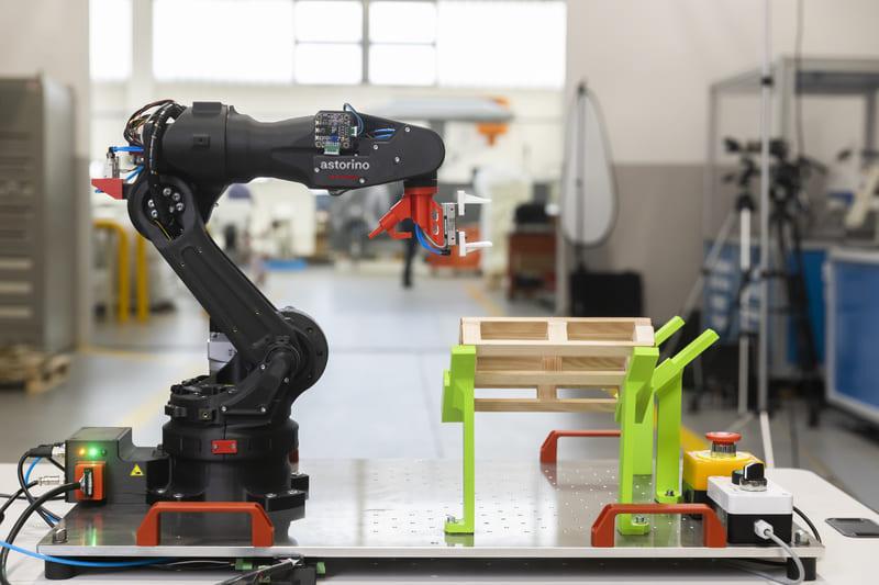 ASTORINO robotica educativa Kawasaki