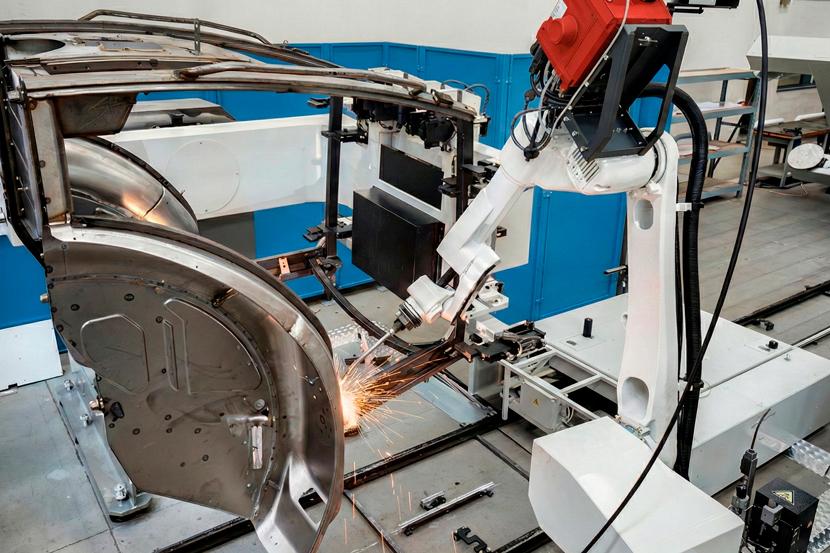 Tiesse Robot | Isola robotizzata per la saldatura ad arco di cabine trattore